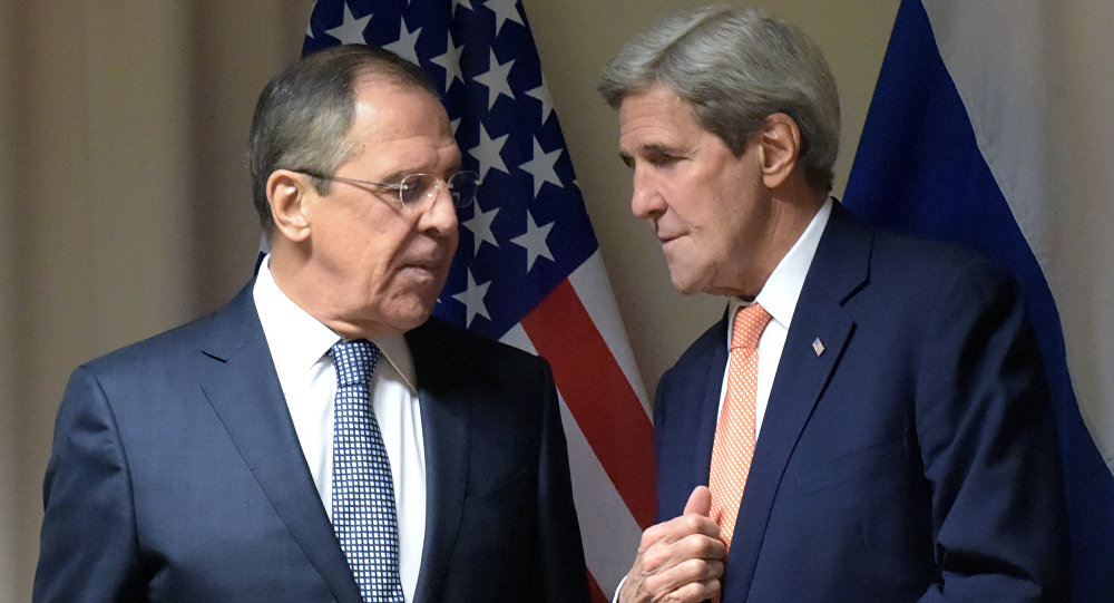 Le chef de la diplomatie russe Sergueï Lavrov et son homologue américain John Kerry. D. R.